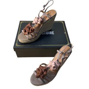La Victoire Espadrille Wedge Sandals Size 9.5‎ Leather Flower Detail Cute Shoes